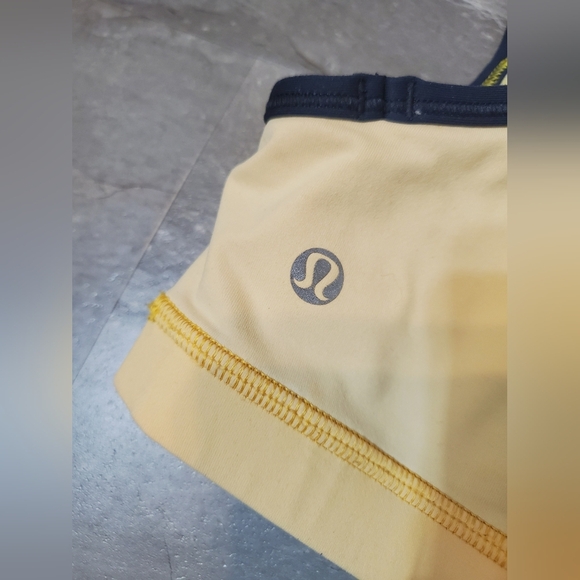 Lululemon Pirouette Bra. Light yellow & black. Non padded. Size 6. - Picture 5 of 6